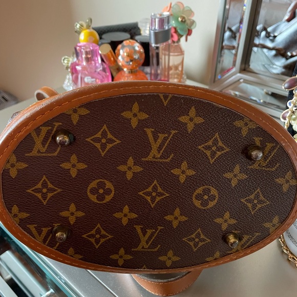 Louis Vuitton Marais bucket pm - Picture 7 of 16